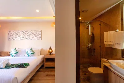 Camera Superior con vista sulla piscina — Vannee Golden Sands Beachfront Resort